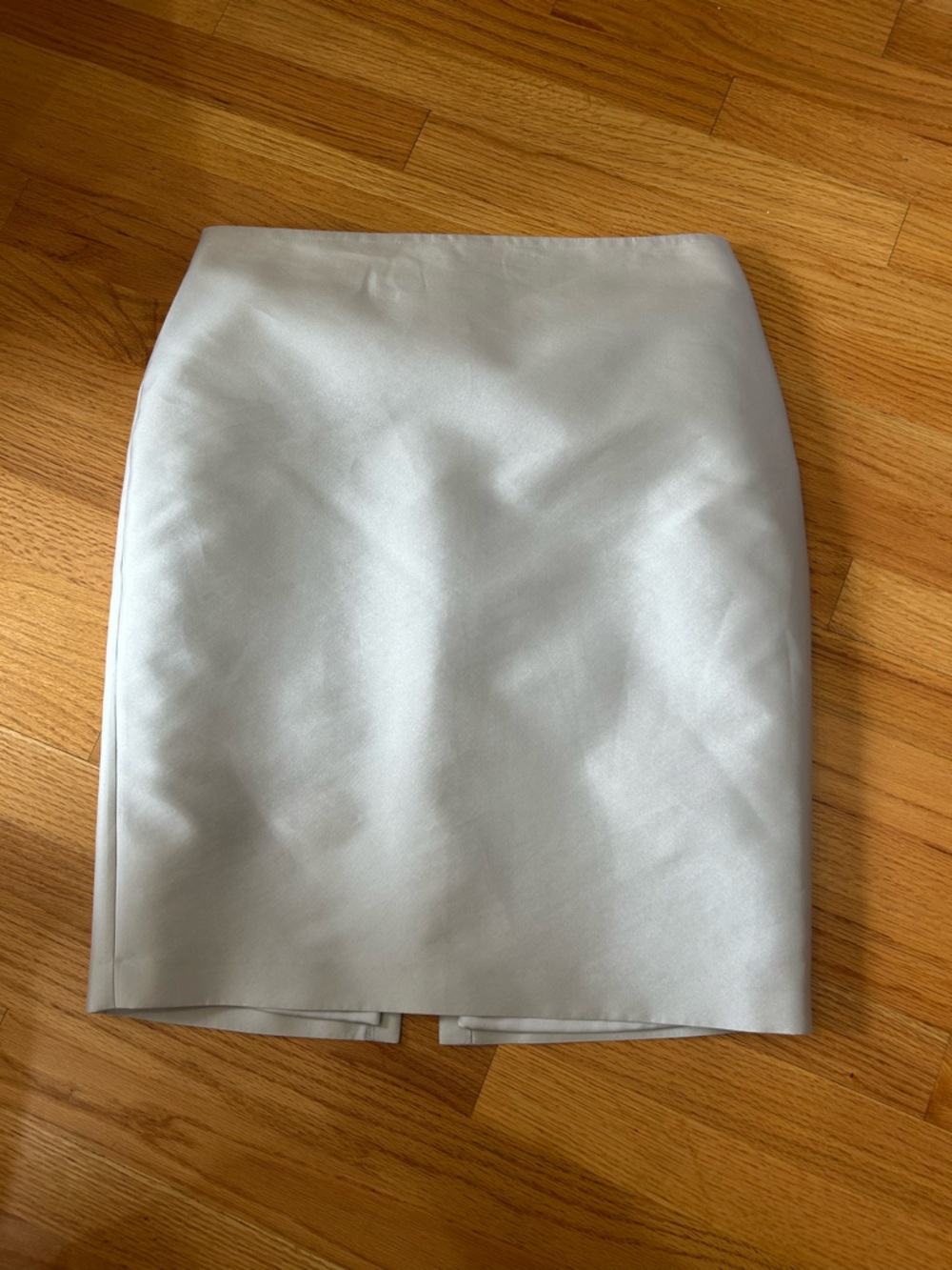 St. John grey white silk lining straight knee length pencil skirt size 10 NWT